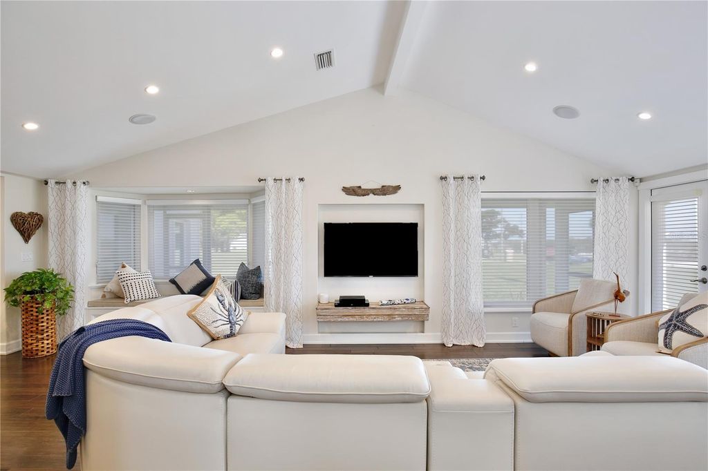 Image 14 of property listing at 210 N RIVERSIDE DRIVE, Edgewater, FL 32132