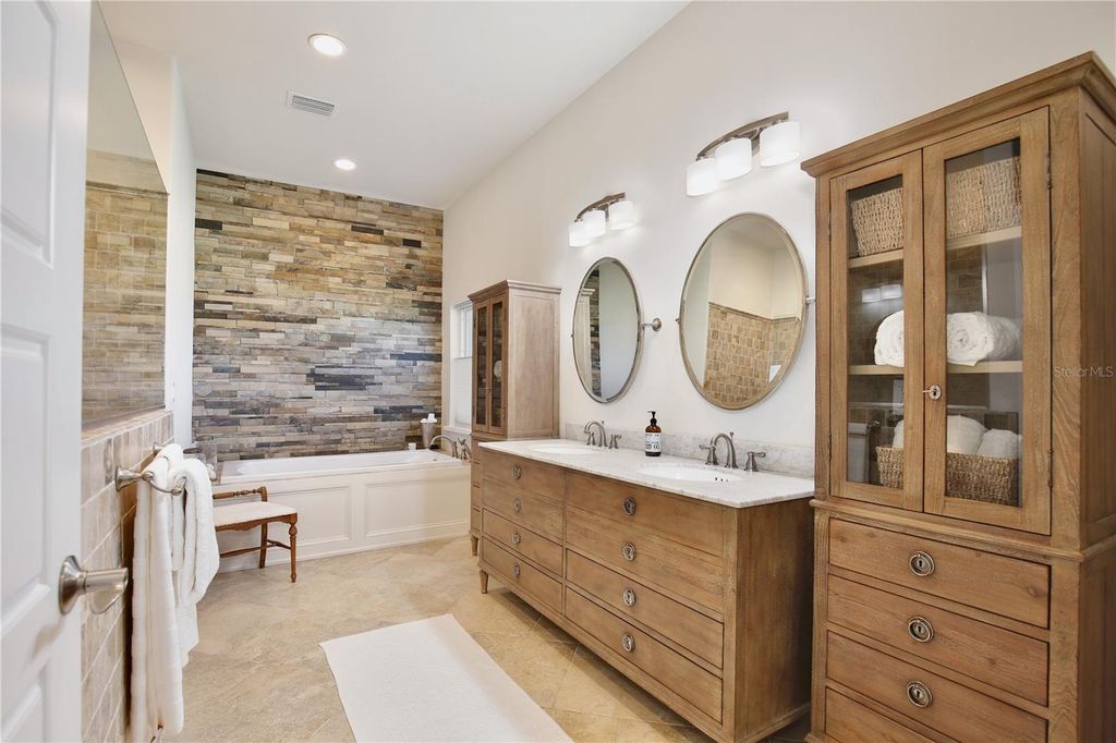 Image 36 of property listing at 210 N RIVERSIDE DRIVE, Edgewater, FL 32132