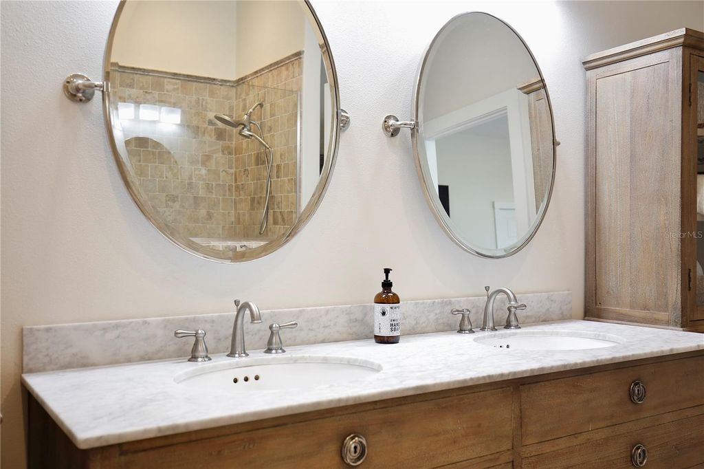 Image 39 of property listing at 210 N RIVERSIDE DRIVE, Edgewater, FL 32132