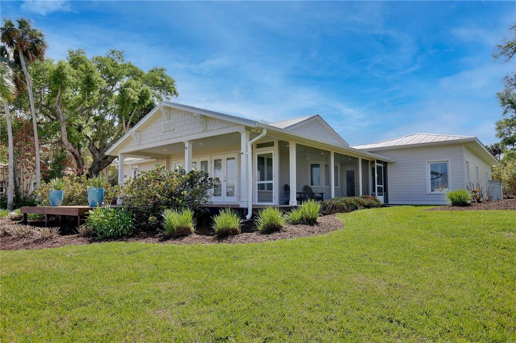 Image 6 of property listing at 210 N RIVERSIDE DRIVE, Edgewater, FL 32132