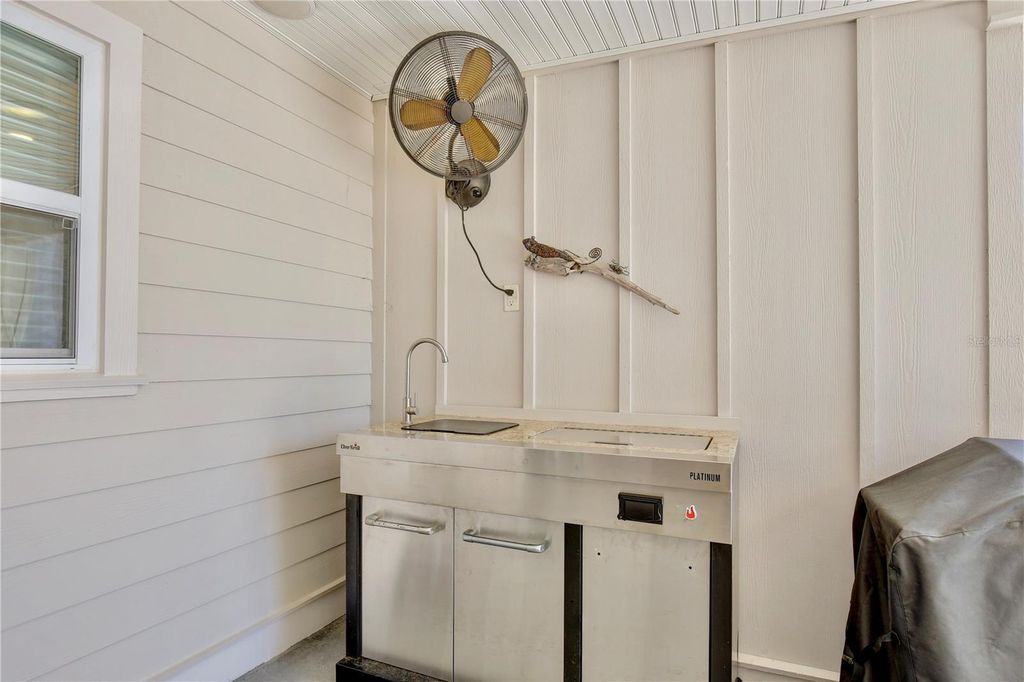 Image 52 of property listing at 210 N RIVERSIDE DRIVE, Edgewater, FL 32132