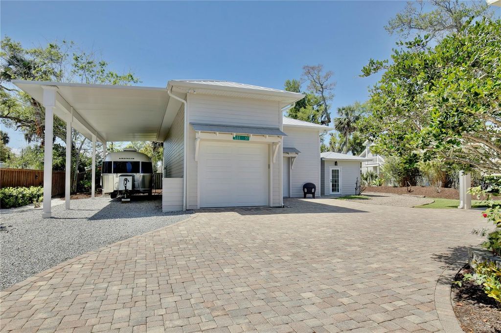 Image 54 of property listing at 210 N RIVERSIDE DRIVE, Edgewater, FL 32132