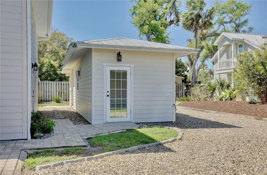 Image 61 of property listing at 210 N RIVERSIDE DRIVE, Edgewater, FL 32132