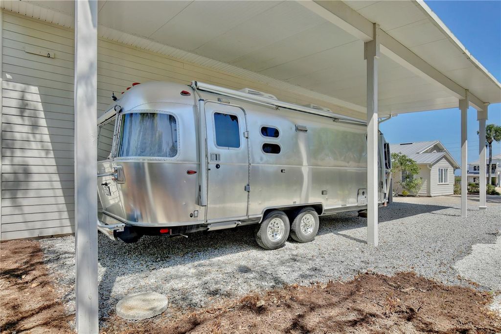 Image 72 of property listing at 210 N RIVERSIDE DRIVE, Edgewater, FL 32132