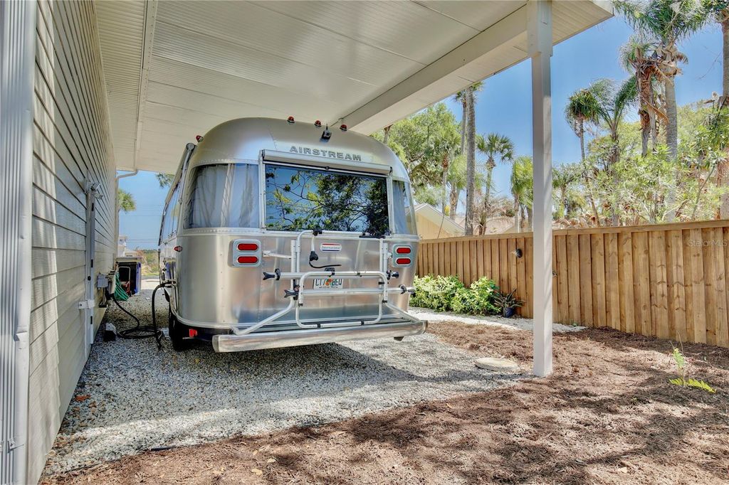 Image 73 of property listing at 210 N RIVERSIDE DRIVE, Edgewater, FL 32132