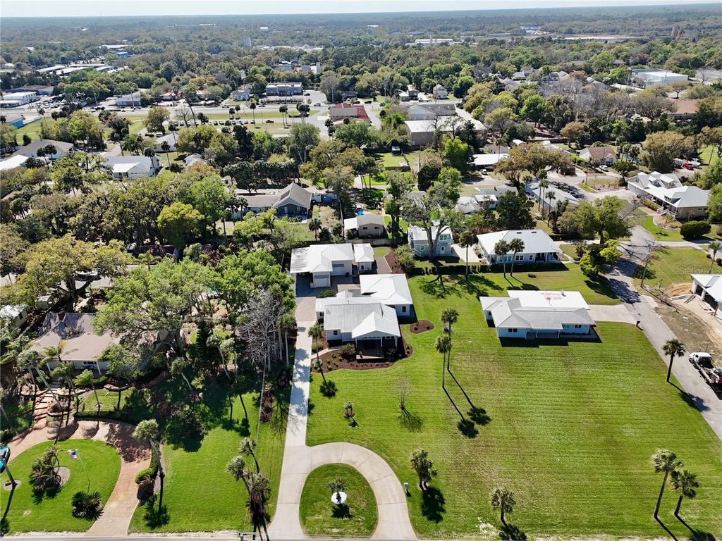 Image 79 of property listing at 210 N RIVERSIDE DRIVE, Edgewater, FL 32132