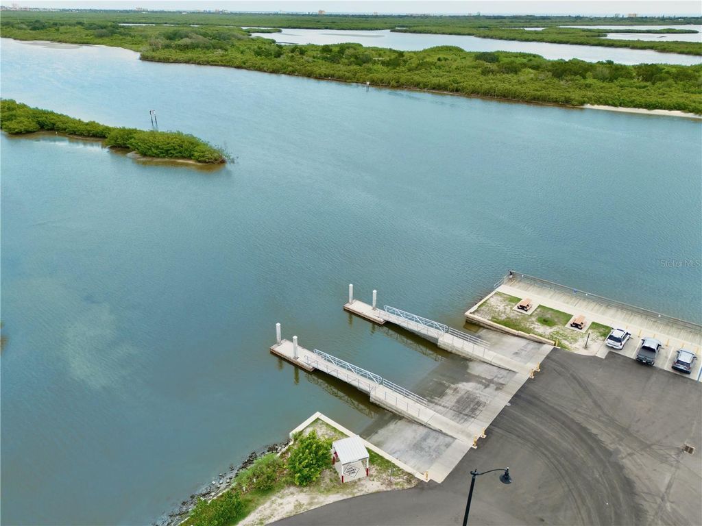 Image 91 of property listing at 210 N RIVERSIDE DRIVE, Edgewater, FL 32132