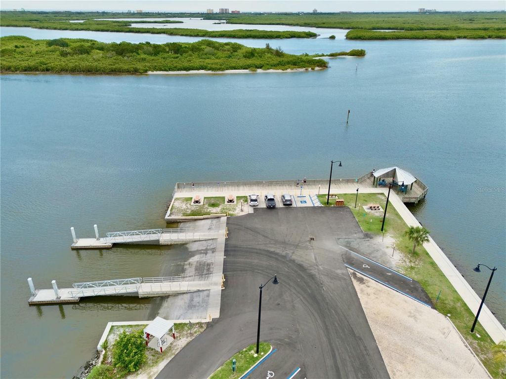 Image 92 of property listing at 210 N RIVERSIDE DRIVE, Edgewater, FL 32132