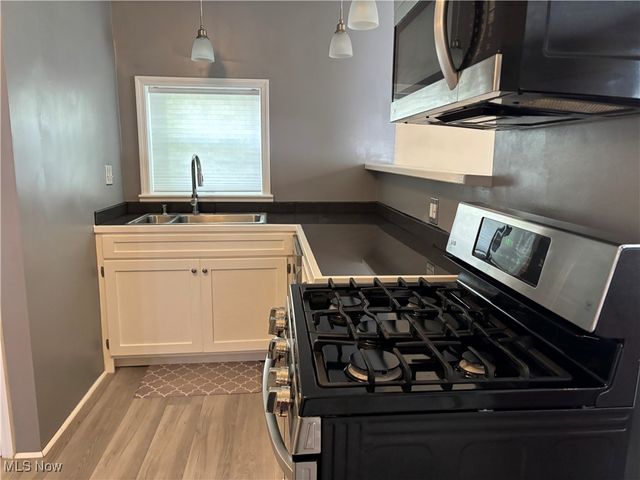 32 Linden Avenue, Niles, OH 44446