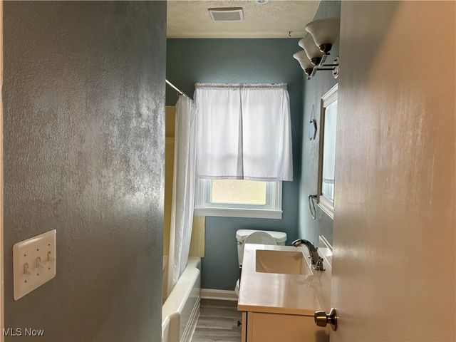 32 Linden Avenue, Niles, OH 44446