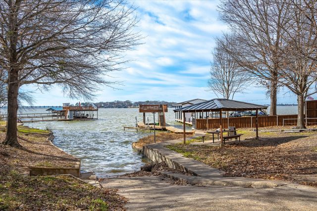 106 White Oak Drive, Mabank, TX 75156