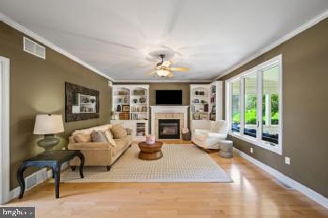 1096 COUNTRY CLUB RD, Camp Hill, PA 17011