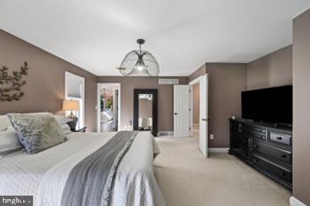1096 COUNTRY CLUB RD, Camp Hill, PA 17011