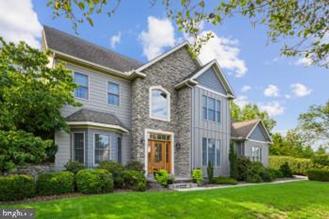 1096 COUNTRY CLUB RD, Camp Hill, PA 17011