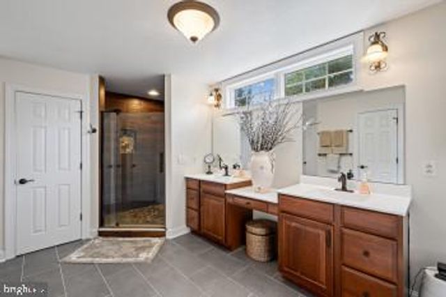 1096 COUNTRY CLUB RD, Camp Hill, PA 17011