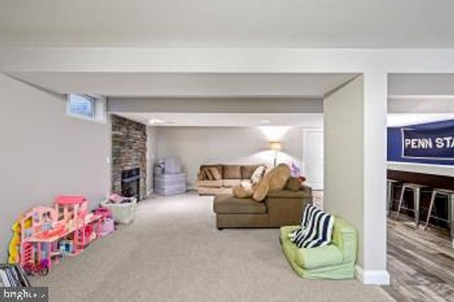 1096 COUNTRY CLUB RD, Camp Hill, PA 17011
