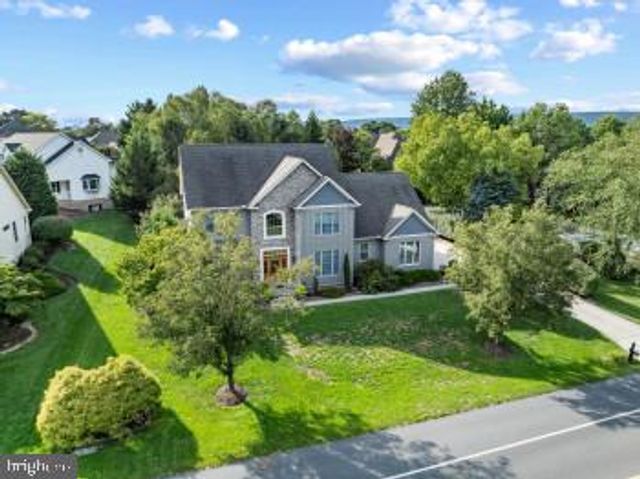 1096 COUNTRY CLUB RD, Camp Hill, PA 17011
