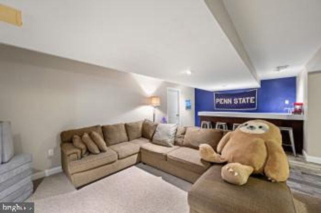 1096 COUNTRY CLUB RD, Camp Hill, PA 17011