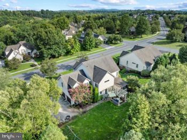 1096 COUNTRY CLUB RD, Camp Hill, PA 17011