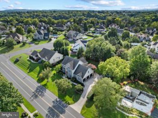1096 COUNTRY CLUB RD, Camp Hill, PA 17011