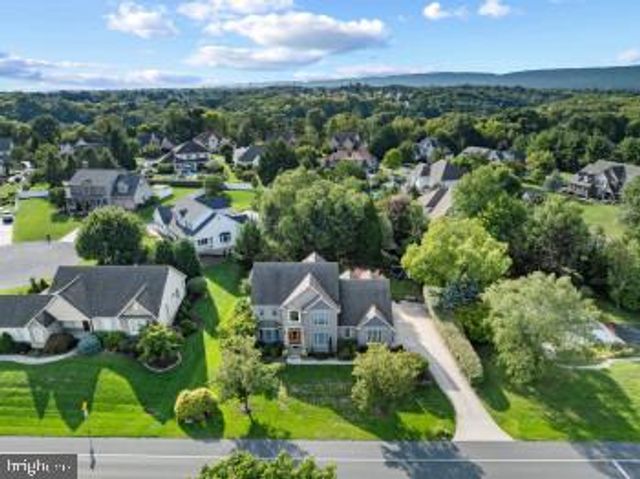 1096 COUNTRY CLUB RD, Camp Hill, PA 17011