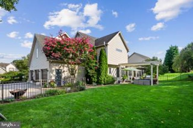 1096 COUNTRY CLUB RD, Camp Hill, PA 17011