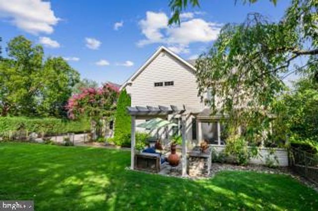 1096 COUNTRY CLUB RD, Camp Hill, PA 17011