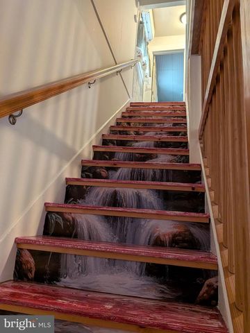 6 N FRONT STREET, Wormleysburg, PA 17043