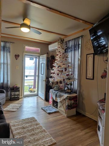 6 N FRONT STREET, Wormleysburg, PA 17043