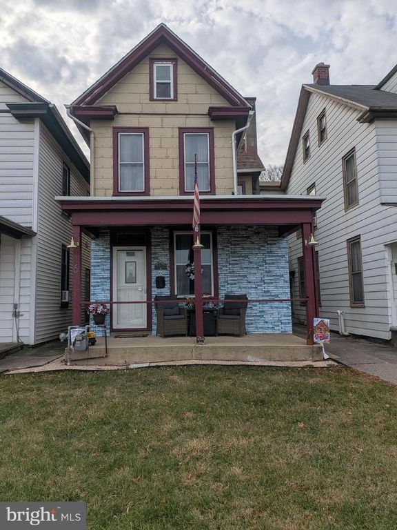 6 N FRONT STREET, Wormleysburg, PA 17043