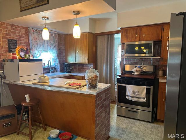 708 N Hickory Street, Dexter, MO 63841