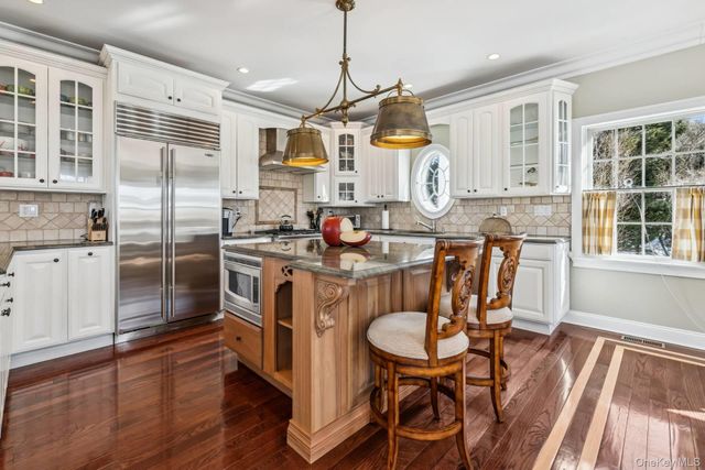 23 Meadow Lane, Westhampton Beach, NY 11978