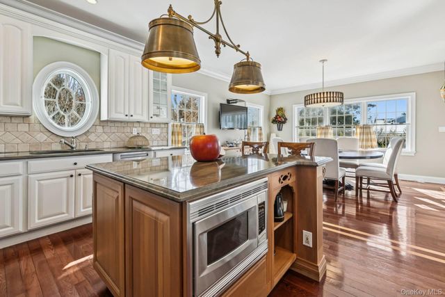 23 Meadow Lane, Westhampton Beach, NY 11978