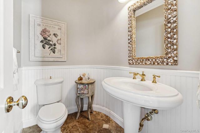 23 Meadow Lane, Westhampton Beach, NY 11978