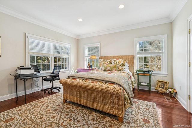 23 Meadow Lane, Westhampton Beach, NY 11978