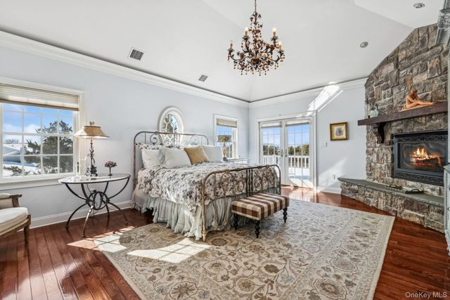 23 Meadow Lane, Westhampton Beach, NY 11978