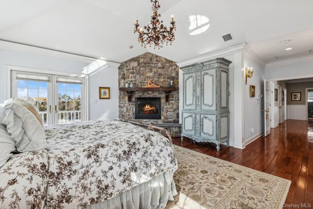 23 Meadow Lane, Westhampton Beach, NY 11978