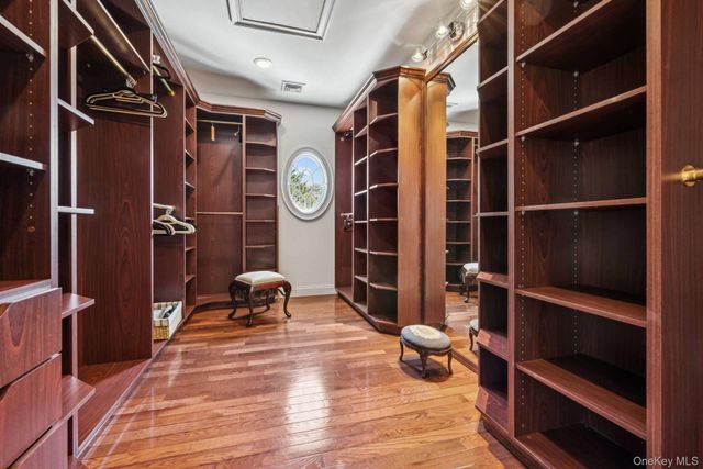 23 Meadow Lane, Westhampton Beach, NY 11978