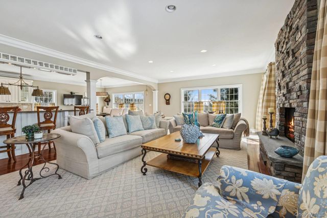 23 Meadow Lane, Westhampton Beach, NY 11978