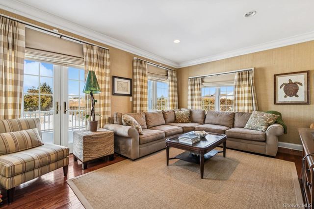 23 Meadow Lane, Westhampton Beach, NY 11978