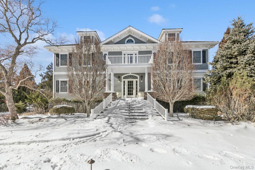 23 Meadow Lane, Westhampton Beach, NY 11978