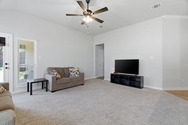 1106 Holly Street, Cleburne, TX 76033