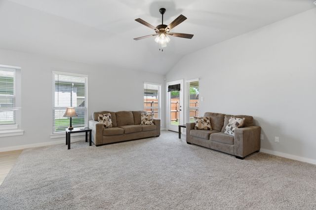 1106 Holly Street, Cleburne, TX 76033