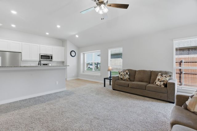 1106 Holly Street, Cleburne, TX 76033