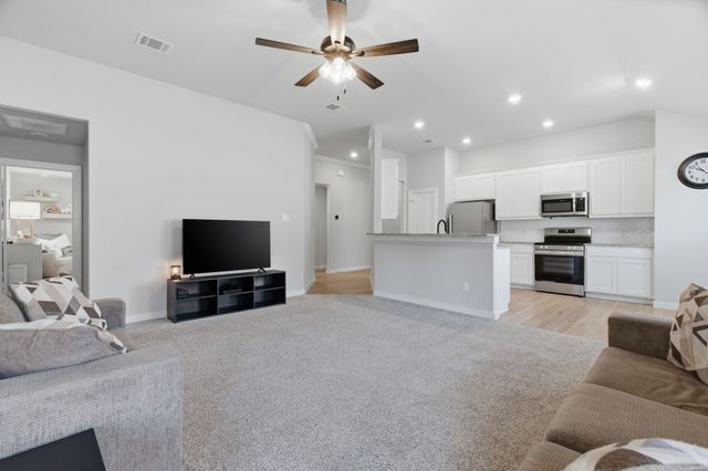 1106 Holly Street, Cleburne, TX 76033