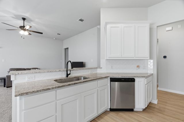 1106 Holly Street, Cleburne, TX 76033