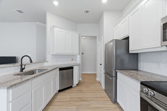 1106 Holly Street, Cleburne, TX 76033