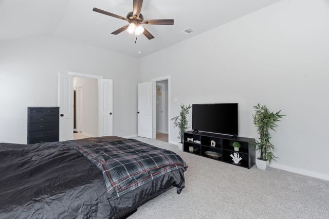 1106 Holly Street, Cleburne, TX 76033