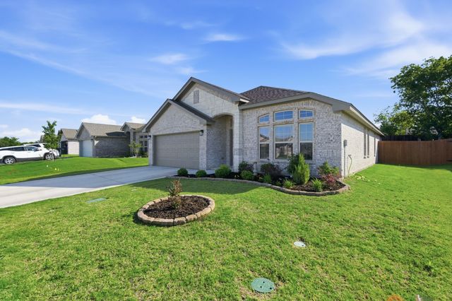 1106 Holly Street, Cleburne, TX 76033