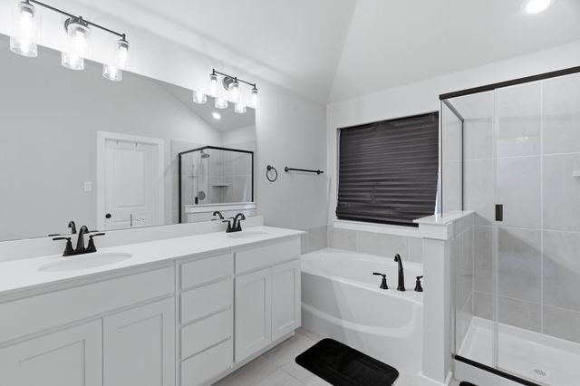 1106 Holly Street, Cleburne, TX 76033